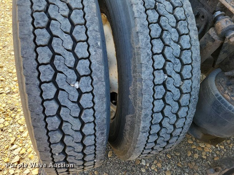 image for item DZ6639 2015 Freightliner  Cascadia  semi truck