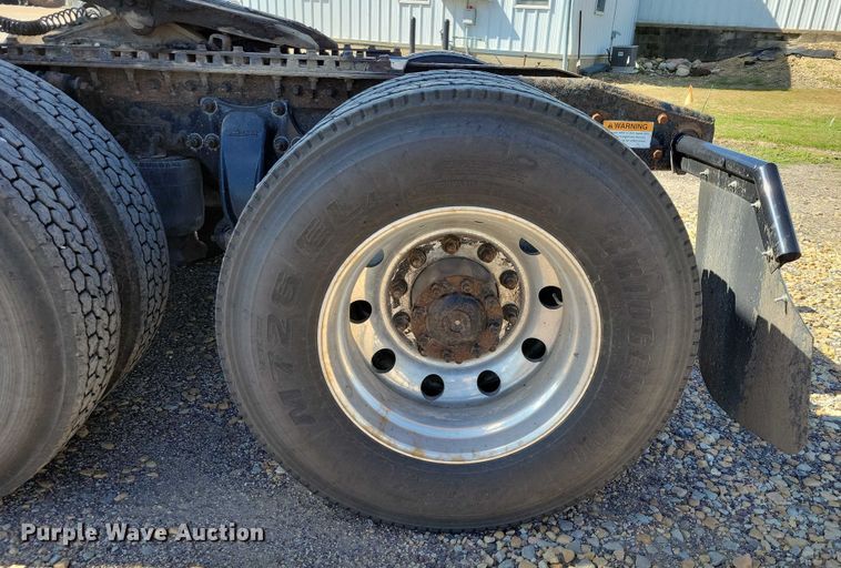 image for item DZ6639 2015 Freightliner  Cascadia  semi truck