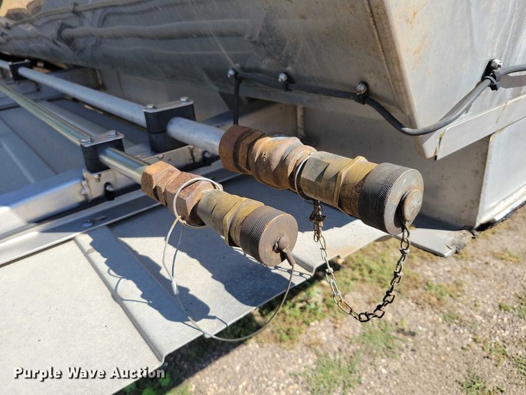 image for item DZ6640 2005 Brenner Tank LLC tank trailer