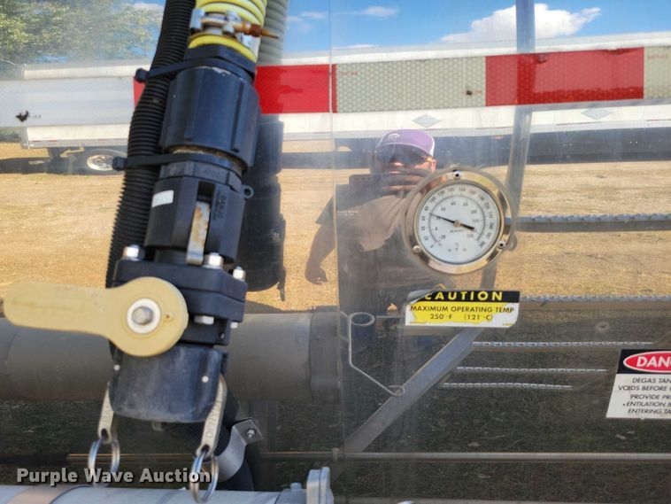 image for item DZ6640 2005 Brenner Tank LLC tank trailer