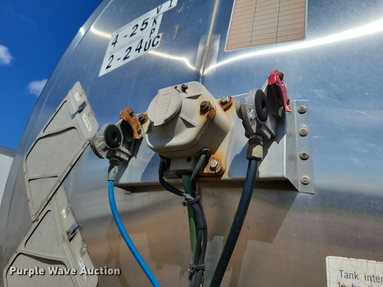 image for item DZ6640 2005 Brenner Tank LLC tank trailer