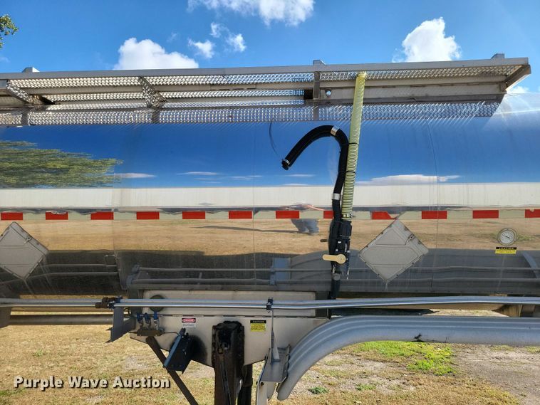 image for item DZ6640 2005 Brenner Tank LLC tank trailer