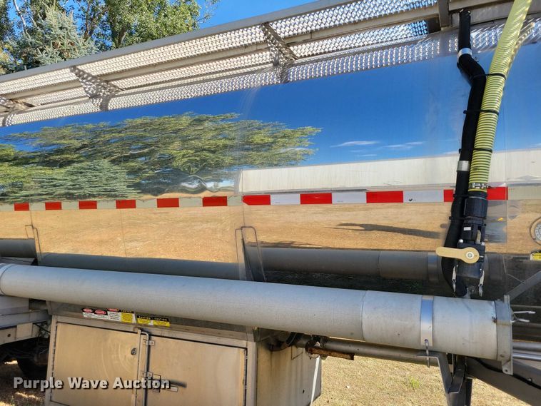 image for item DZ6640 2005 Brenner Tank LLC tank trailer