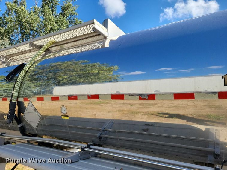 image for item DZ6640 2005 Brenner Tank LLC tank trailer