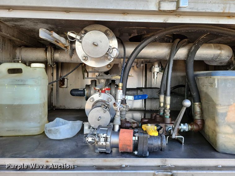 image for item DZ6640 2005 Brenner Tank LLC tank trailer