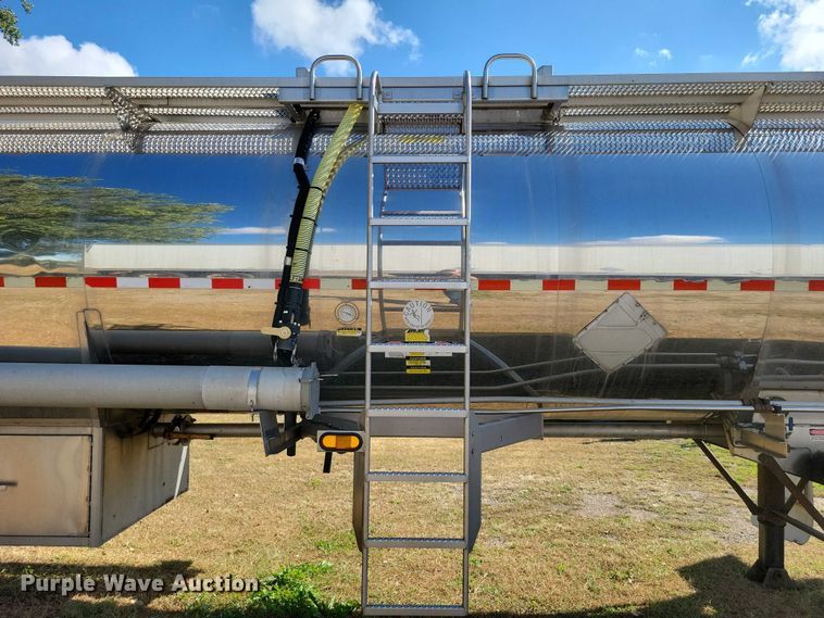 image for item DZ6640 2005 Brenner Tank LLC tank trailer