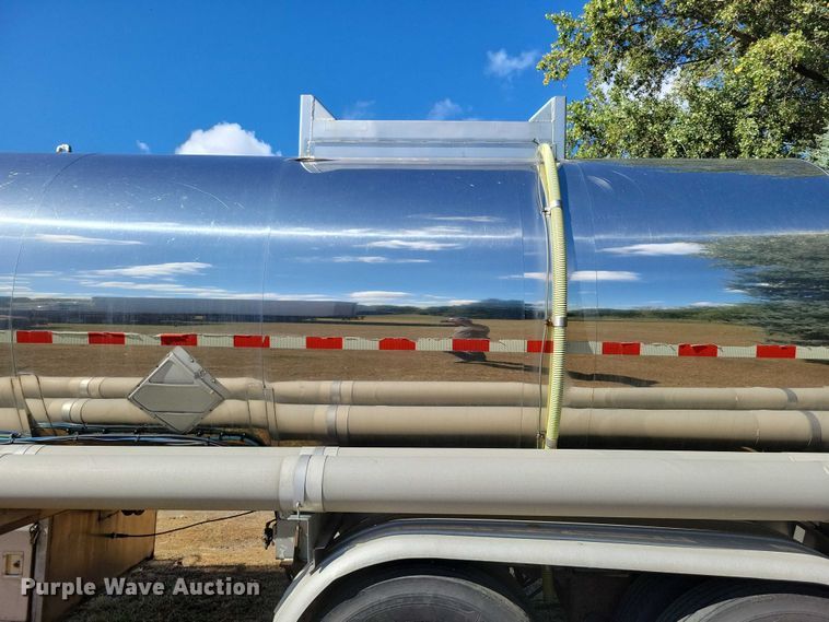 image for item DZ6640 2005 Brenner Tank LLC tank trailer