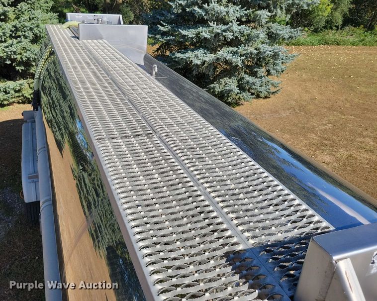 image for item DZ6640 2005 Brenner Tank LLC tank trailer