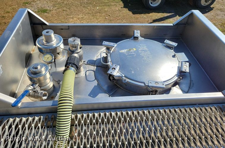 image for item DZ6640 2005 Brenner Tank LLC tank trailer