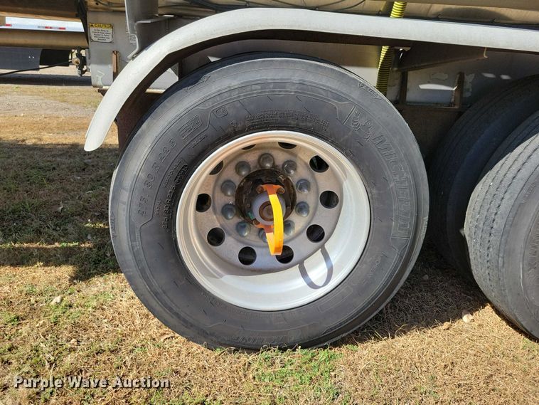 image for item DZ6640 2005 Brenner Tank LLC tank trailer