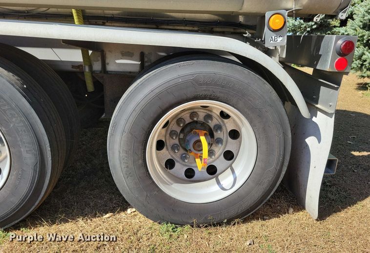 image for item DZ6640 2005 Brenner Tank LLC tank trailer