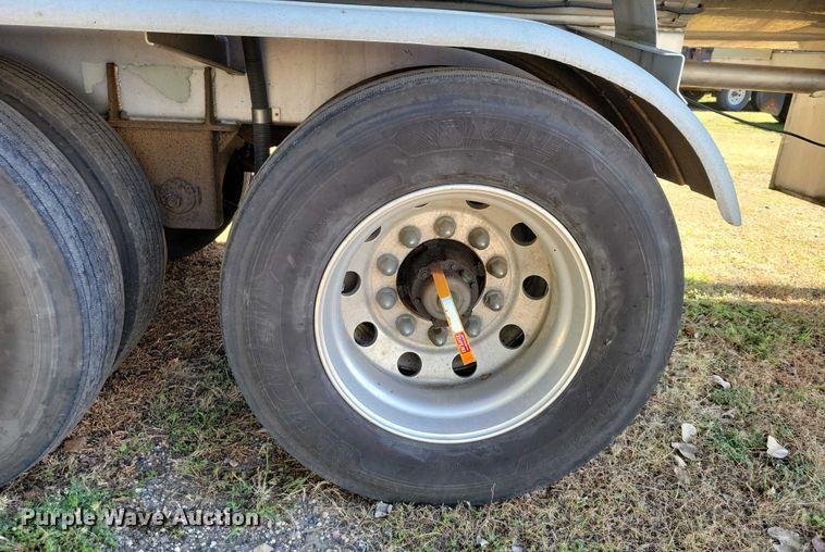 image for item DZ6640 2005 Brenner Tank LLC tank trailer