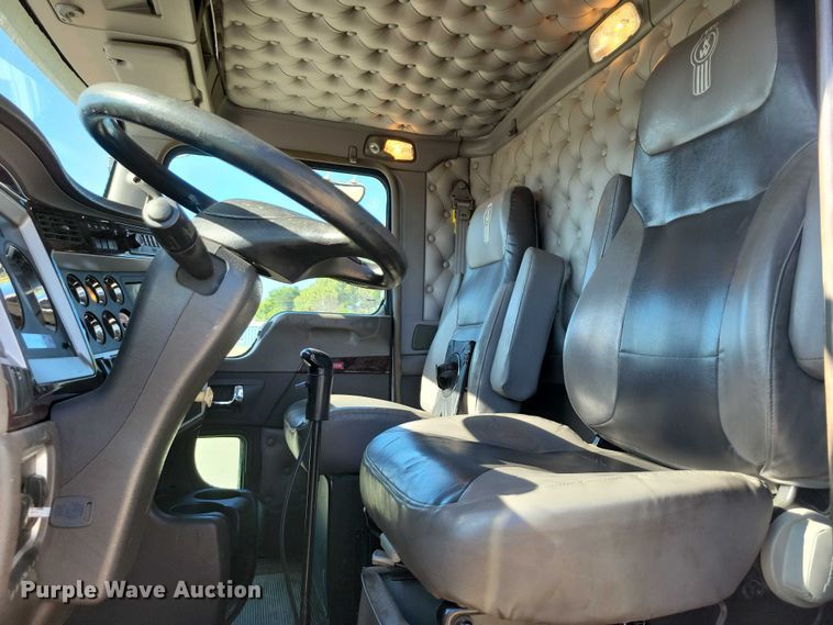 image for item DZ6641 2013 Kenworth  T800 box truck