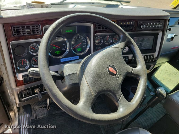 image for item DZ6641 2013 Kenworth  T800 box truck