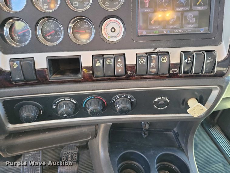 image for item DZ6641 2013 Kenworth  T800 box truck