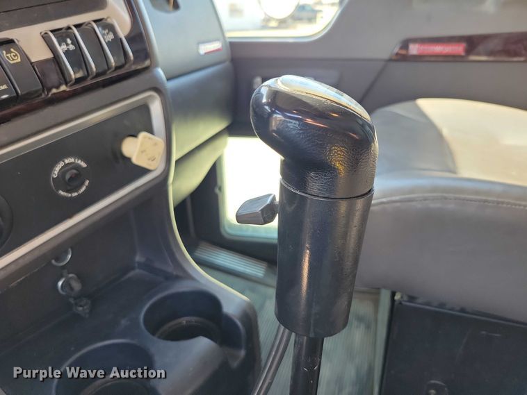 image for item DZ6641 2013 Kenworth  T800 box truck