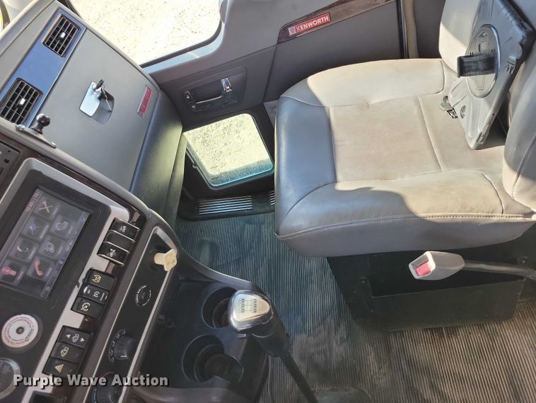 image for item DZ6641 2013 Kenworth  T800 box truck