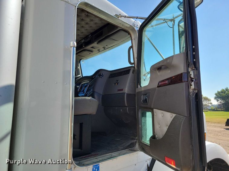 image for item DZ6641 2013 Kenworth  T800 box truck