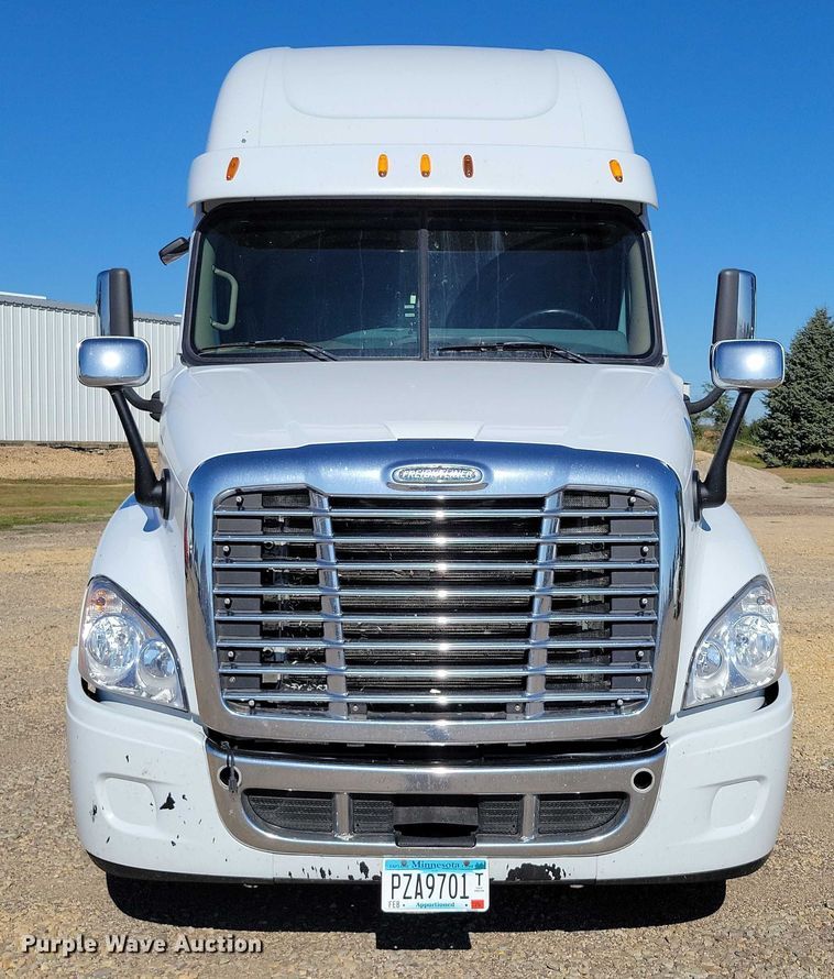 CAMIóN CAMAROTE 2015 FREIGHTLINER