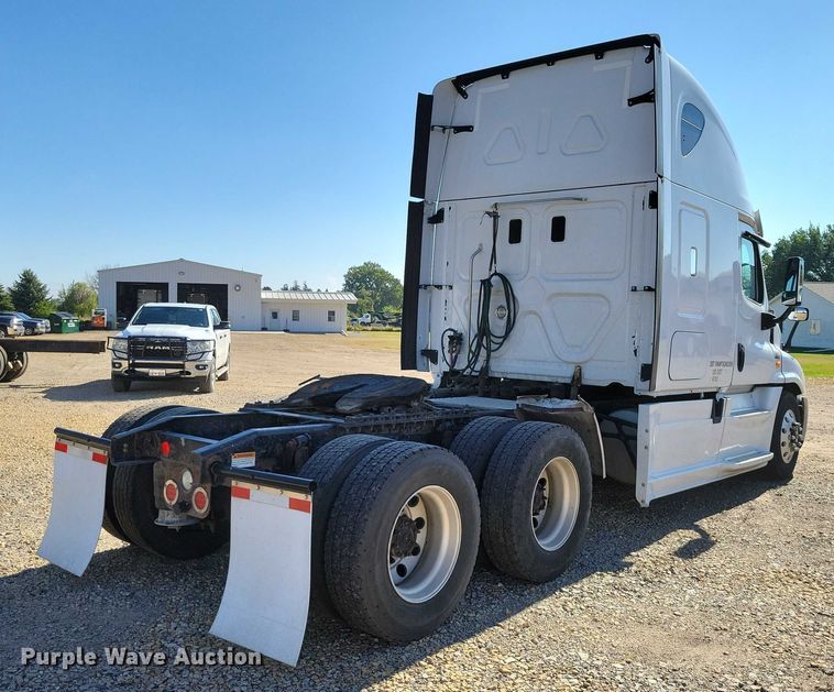 CAMIóN CAMAROTE 2015 FREIGHTLINER