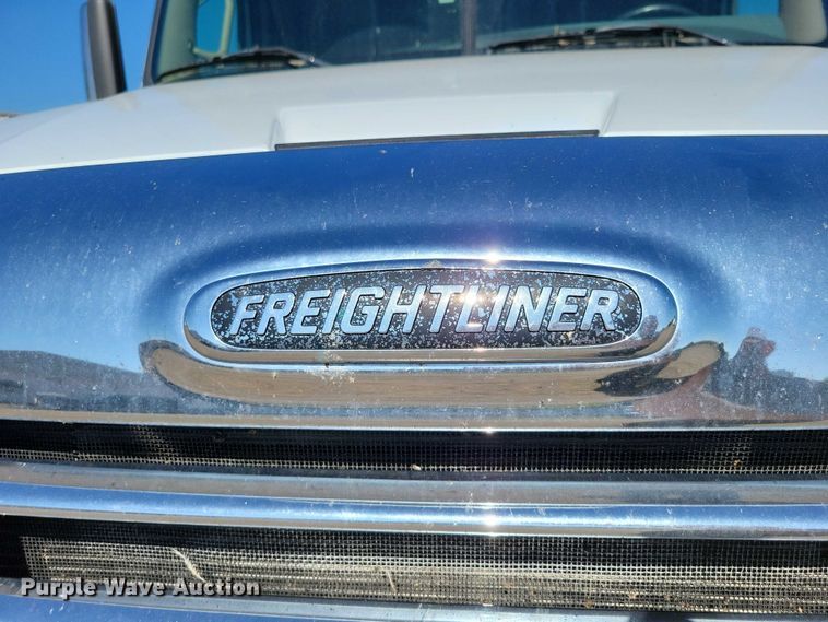 image for item DZ6642 2015 Freightliner  Cascadia semi truck