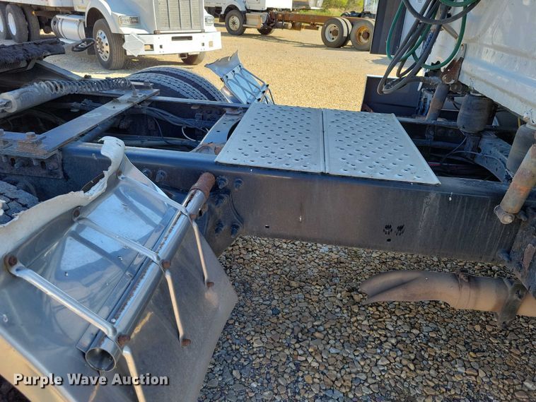 image for item DZ6642 2015 Freightliner  Cascadia semi truck