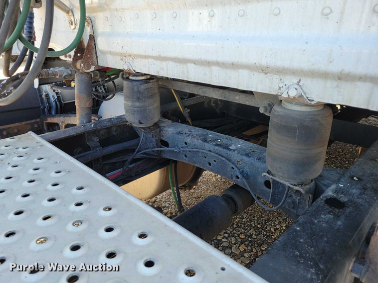 image for item DZ6642 2015 Freightliner  Cascadia semi truck