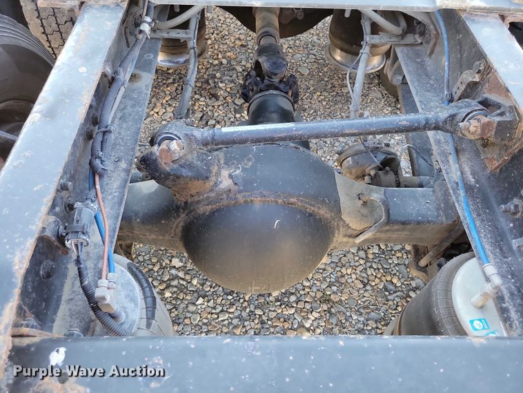 image for item DZ6642 2015 Freightliner  Cascadia semi truck