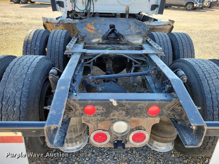 image for item DZ6642 2015 Freightliner  Cascadia semi truck