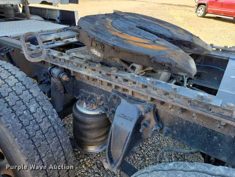 image for item DZ6642 2015 Freightliner  Cascadia semi truck