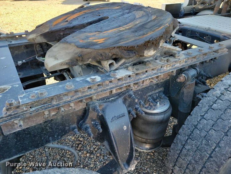 image for item DZ6642 2015 Freightliner  Cascadia semi truck