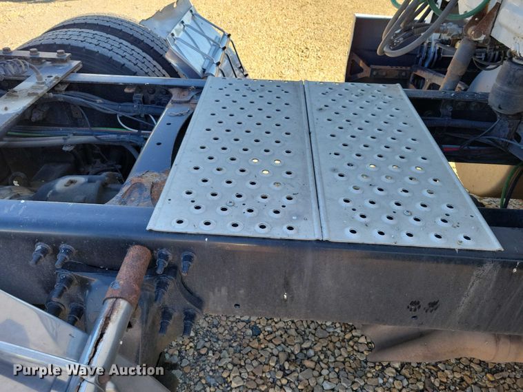 image for item DZ6642 2015 Freightliner  Cascadia semi truck