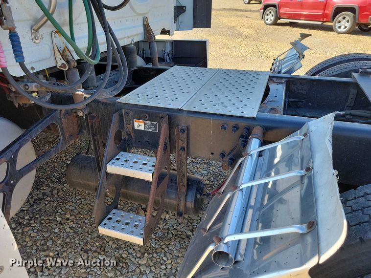 image for item DZ6642 2015 Freightliner  Cascadia semi truck