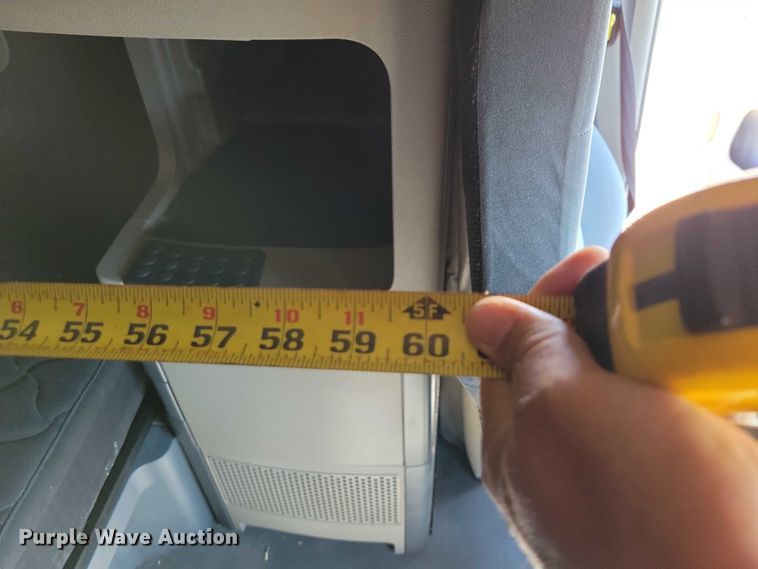 image for item DZ6642 2015 Freightliner  Cascadia semi truck