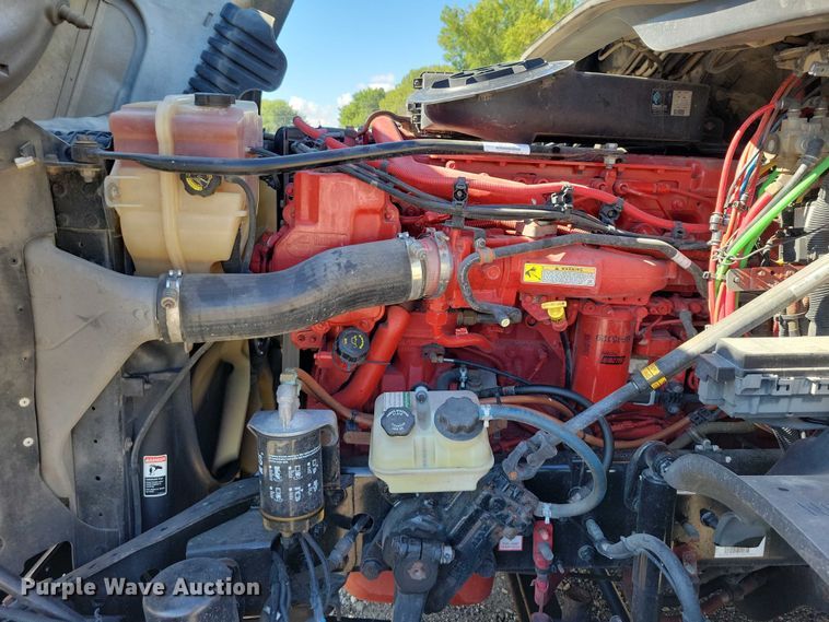 image for item DZ6642 2015 Freightliner  Cascadia semi truck