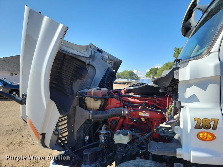 image for item DZ6642 2015 Freightliner  Cascadia semi truck