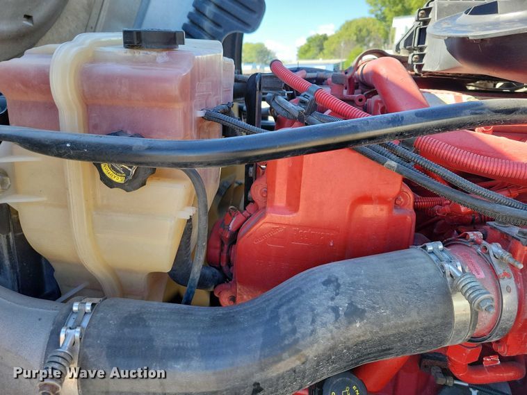 image for item DZ6642 2015 Freightliner  Cascadia semi truck