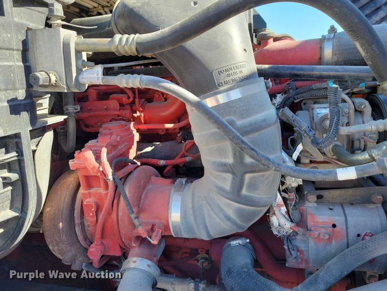 image for item DZ6642 2015 Freightliner  Cascadia semi truck