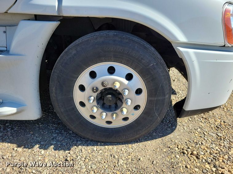 image for item DZ6642 2015 Freightliner  Cascadia semi truck