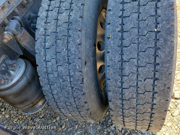 image for item DZ6642 2015 Freightliner  Cascadia semi truck