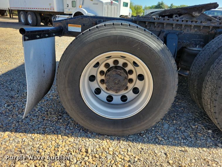 image for item DZ6642 2015 Freightliner  Cascadia semi truck