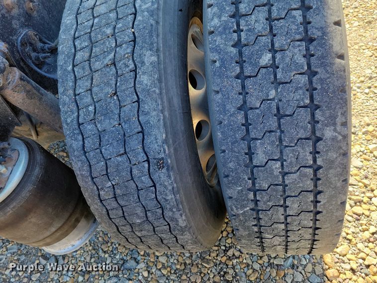 image for item DZ6642 2015 Freightliner  Cascadia semi truck