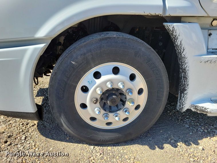 image for item DZ6642 2015 Freightliner  Cascadia semi truck