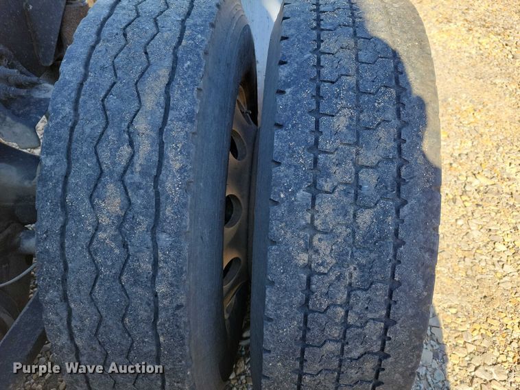 image for item DZ6642 2015 Freightliner  Cascadia semi truck