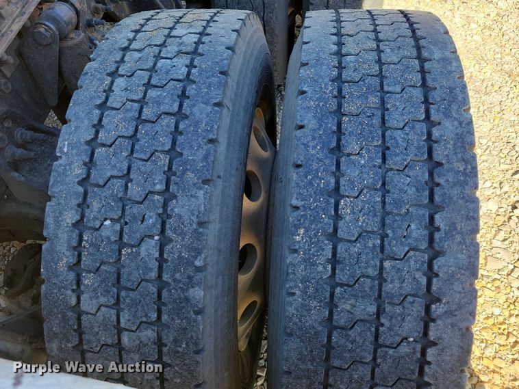 image for item DZ6642 2015 Freightliner  Cascadia semi truck