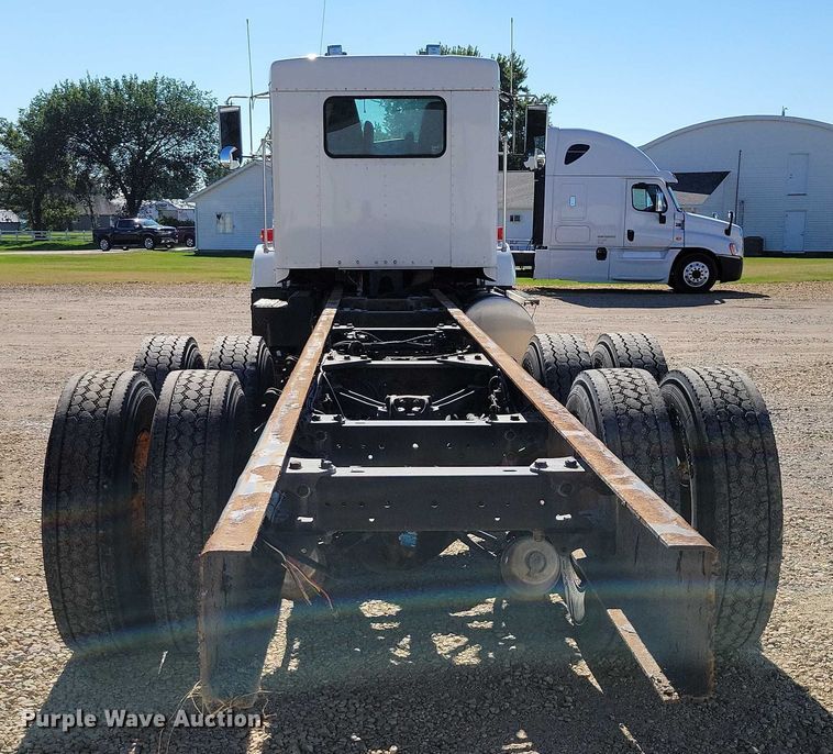 image for item DZ6643 2010 Kenworth  T800 truck cab and chassis