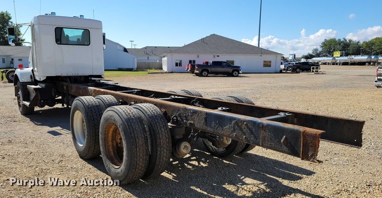 image for item DZ6643 2010 Kenworth  T800 truck cab and chassis