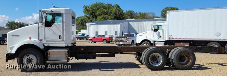 image for item DZ6643 2010 Kenworth  T800 truck cab and chassis