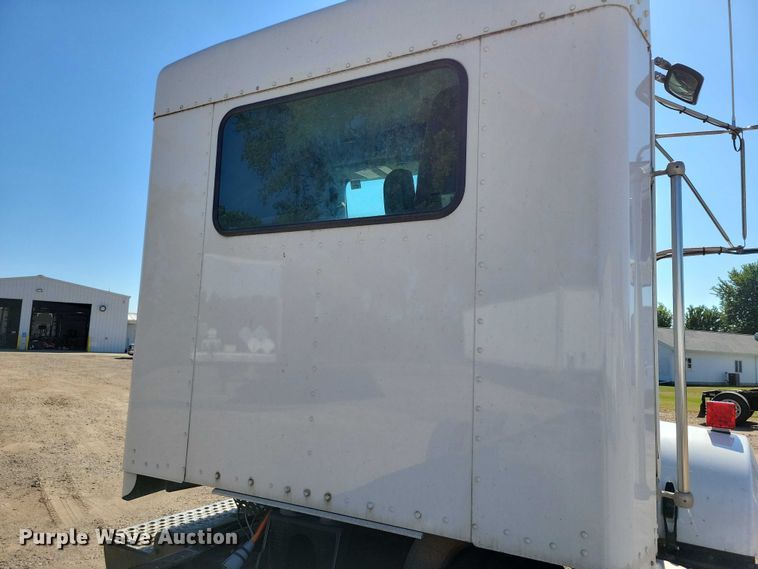 image for item DZ6643 2010 Kenworth  T800 truck cab and chassis