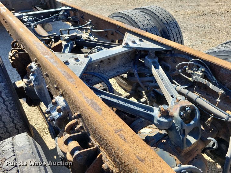 image for item DZ6643 2010 Kenworth  T800 truck cab and chassis